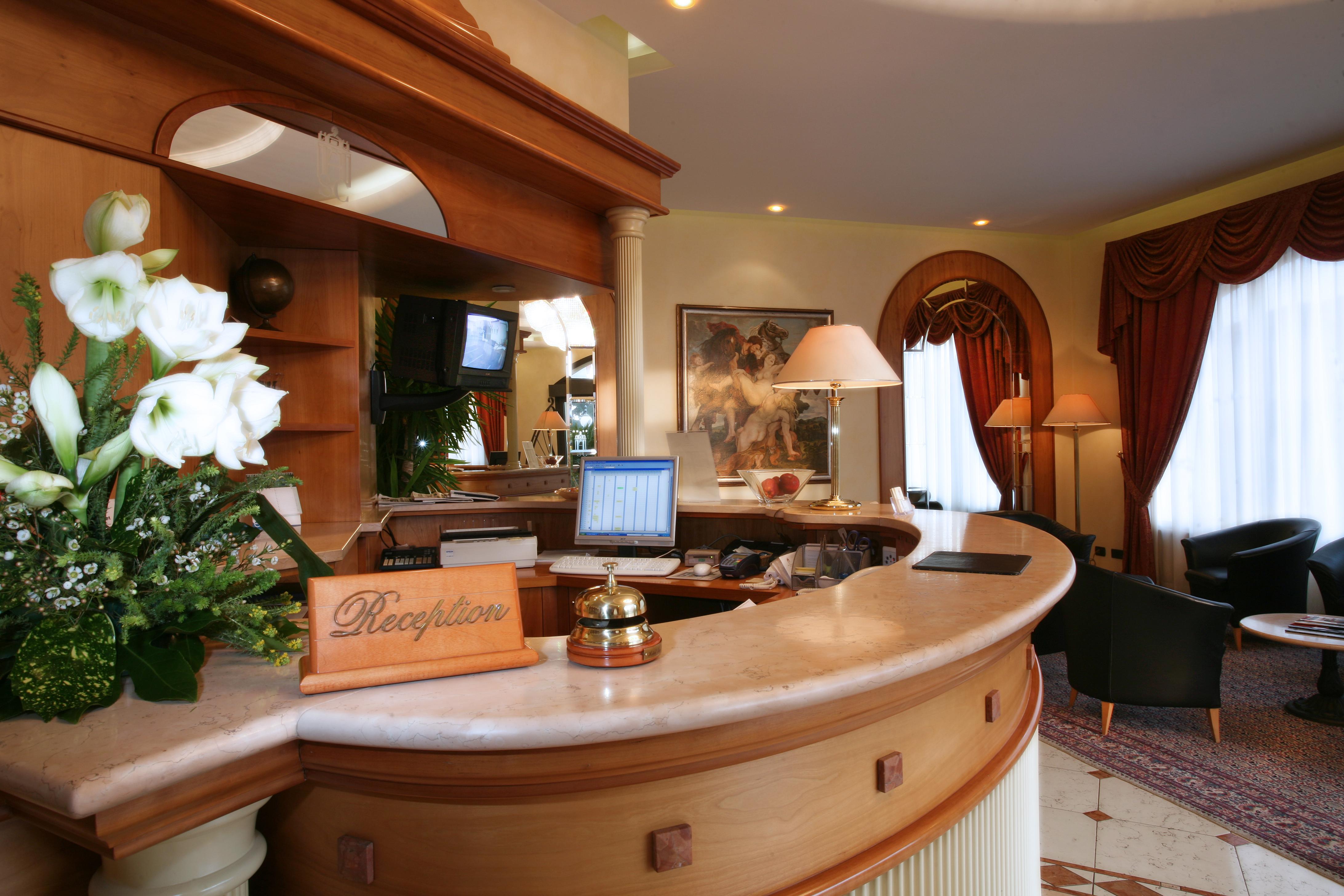 โรงแรมแซน เครีย์เมนเตร ซานตาคันเจโล ดิ โรมาญญา ภายนอก รูปภาพ