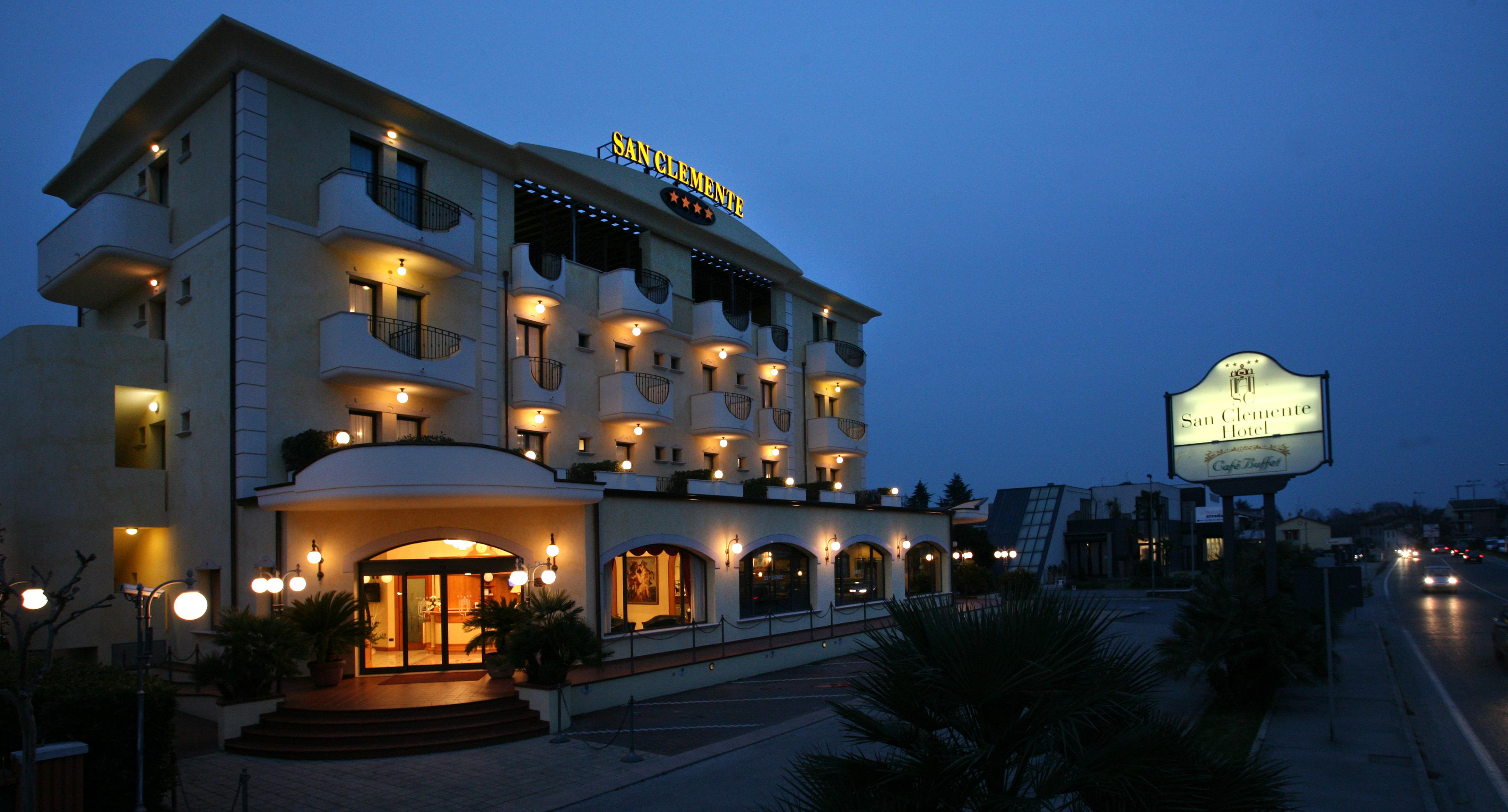 โรงแรมแซน เครีย์เมนเตร ซานตาคันเจโล ดิ โรมาญญา ภายนอก รูปภาพ