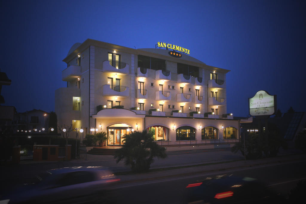 โรงแรมแซน เครีย์เมนเตร ซานตาคันเจโล ดิ โรมาญญา ภายนอก รูปภาพ