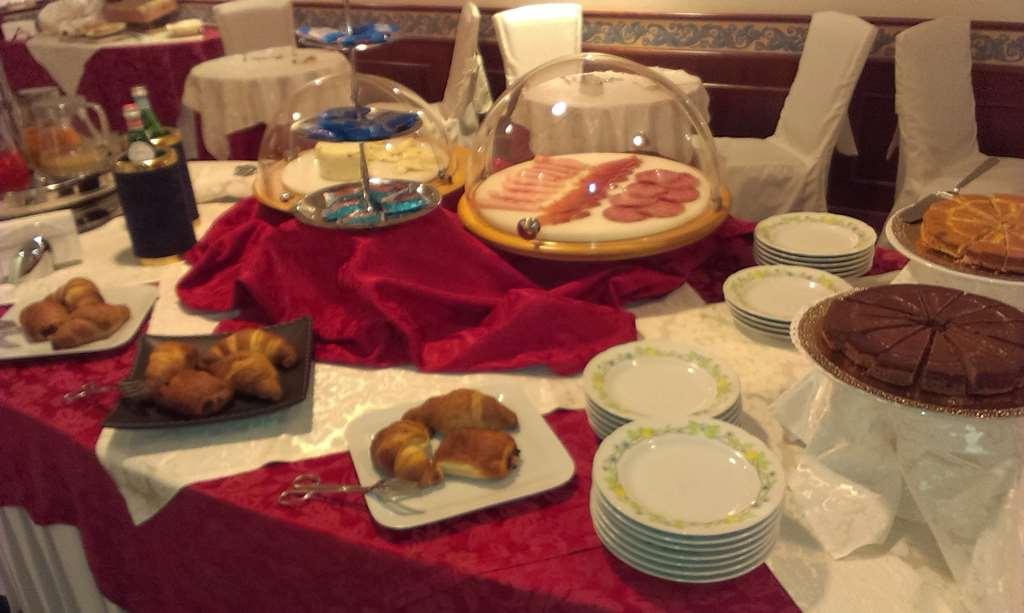 โรงแรมแซน เครีย์เมนเตร ซานตาคันเจโล ดิ โรมาญญา ร้านอาหาร รูปภาพ